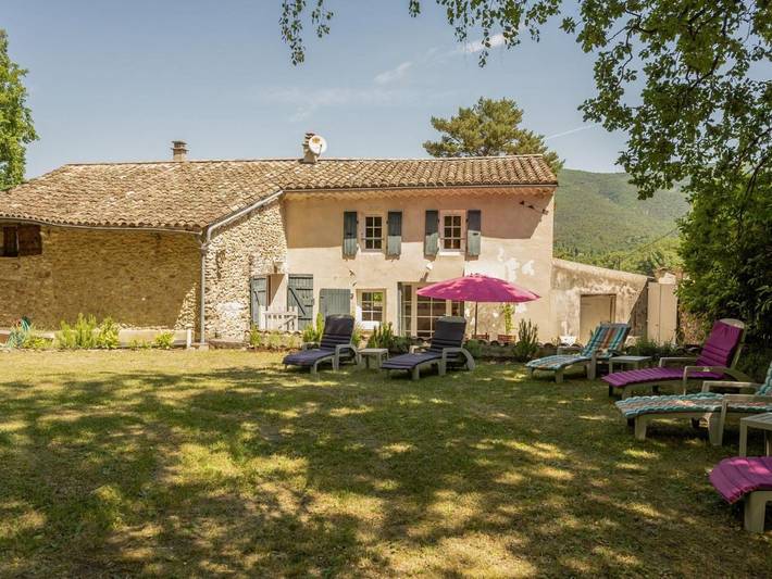 Location de vacances pour 8 personnes, avec Terrasse et Jardin à Le Poët-Laval