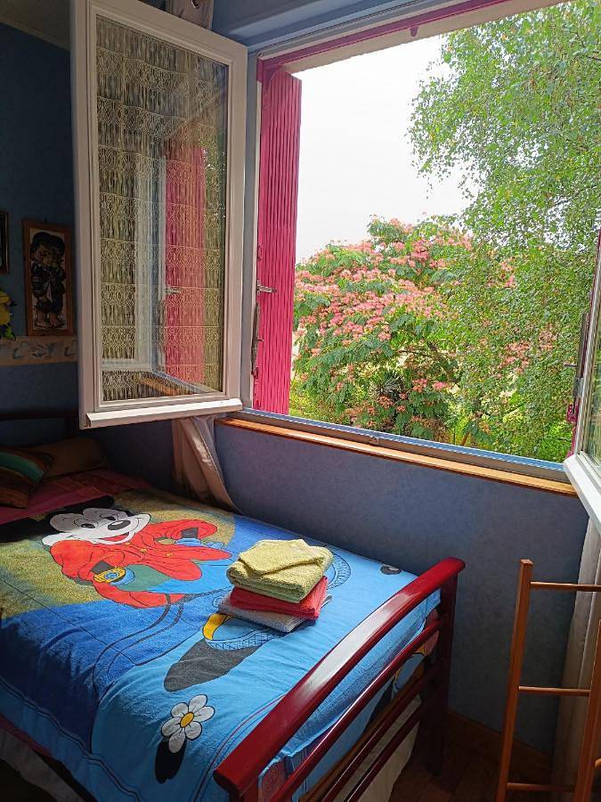 Chambre d’hôte pour 2 personnes, avec balcon ainsi que vue et jardin, adapté aux familles à Nantheuil - 3