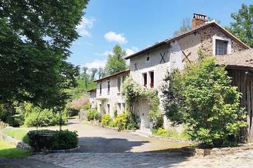Gîte pour 18 personnes, avec jardin et terrasse à Augignac