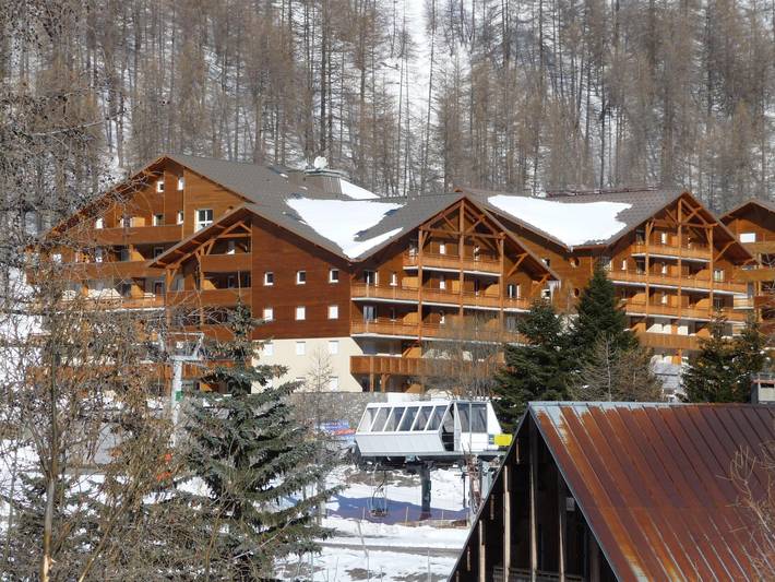 Chalet pour 4 personnes, avec balcon et piscine, adapté aux familles à Allos