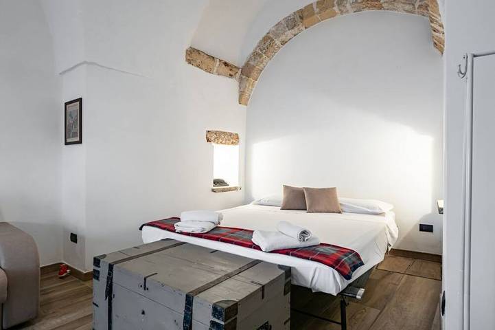 GuestHost - Palazzo Rolli - The Room of the Barrels in Galatone, Golfe de Tarente