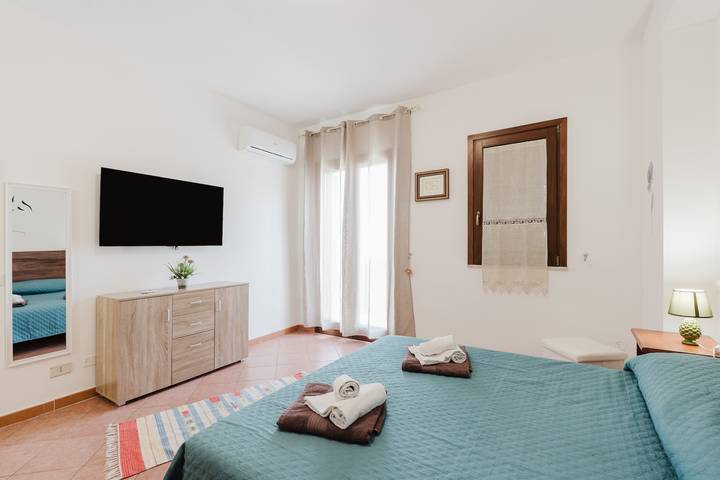 Entire apartment, Apartment 'Vita 2' with Balcony, Wi-Fi and Air Conditioning in Balestrate, Palermo Province
