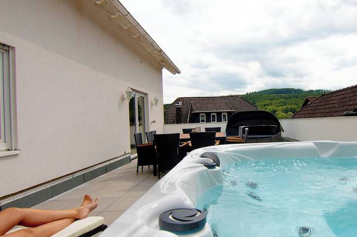 Ferienwohnung für 10 Personen, mit Terrasse und Whirlpool - 1