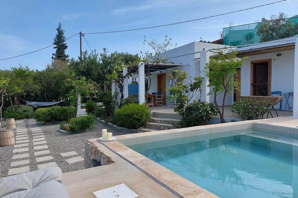 Ktima Natura -Greek cottage in a quiete privet garden close to the beach. in Stegna (Rhodes), Rhodes
