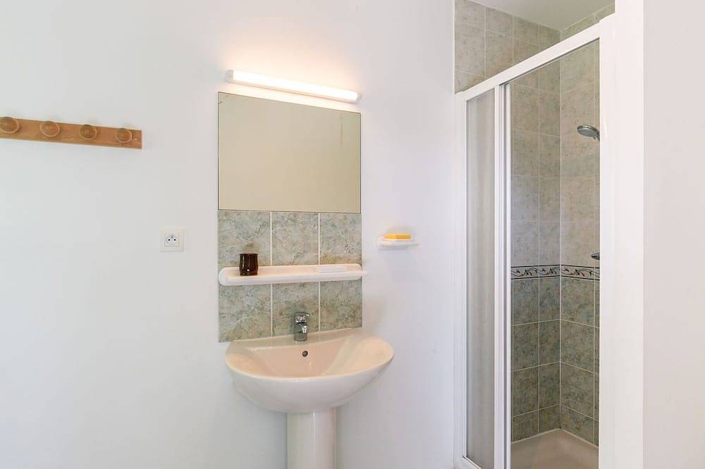 Entire apartment, Cosy apartment for 2 guests with Wifi, Tv, patio and pets allowed in Plougonvelin, Brest region