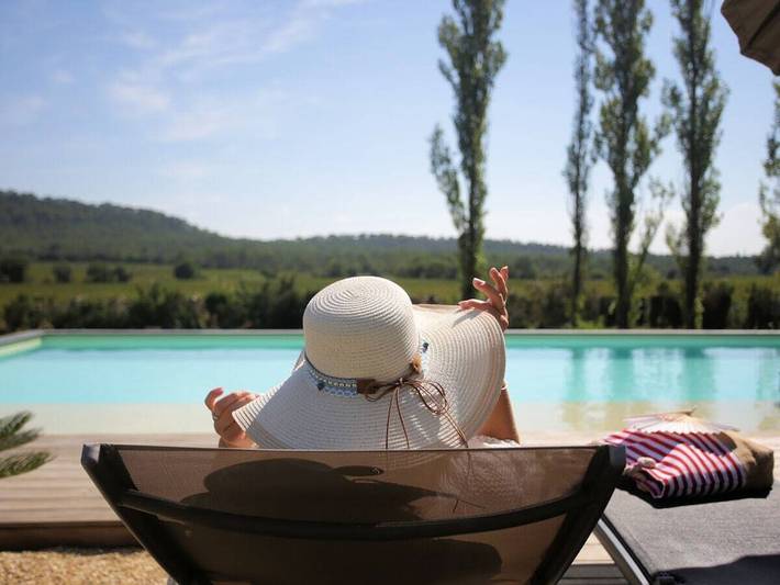 Maison de vacances pour 2 personnes, avec jardin et jacuzzi ainsi que piscine et terrasse à Carnas