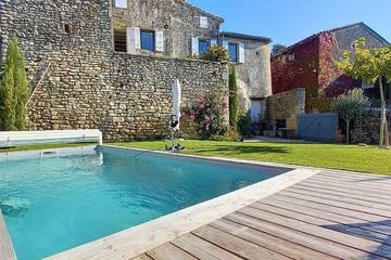 Location de vacances pour 8 personnes, avec jardin à Chamaret