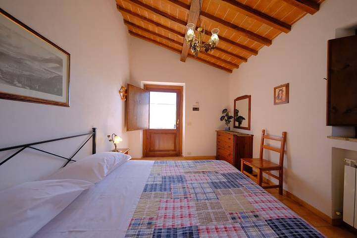 Montegonfoli 4, Appartamento per 4 adulti vista San Gimignano e colline toscane in San Gimignano, Siena e dintorni