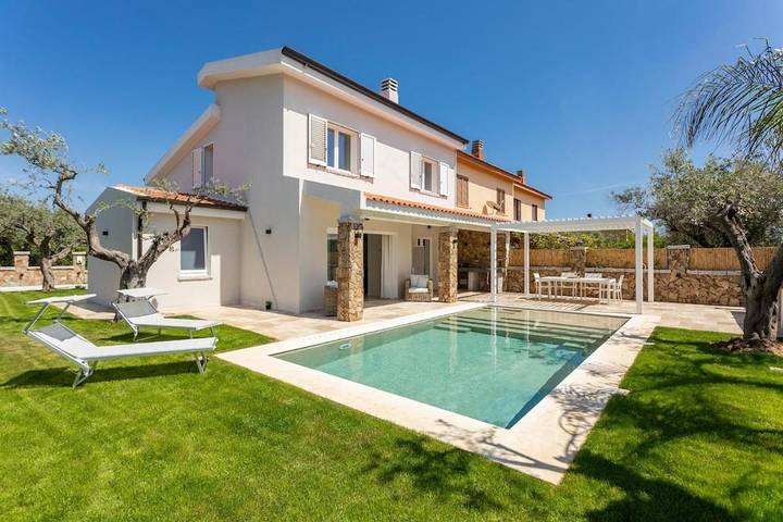 Villa per 6 persone, con piscina e giardino a Capoterra