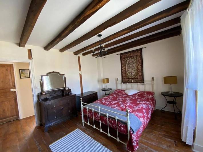 Location de vacances pour 9 personnes, avec terrasse et jardin ainsi que vue et piscine à Génis - 4