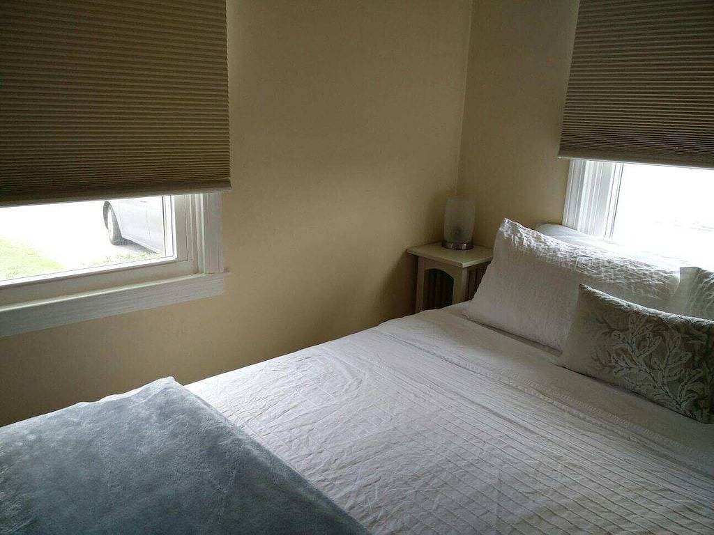 Easton Point: Modern Strandhaus, Zentrale Klimaanlage, kurzer Fußweg zum Strand in Middletown, Newport County