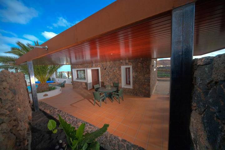 Casa rural para 5 personas, con vistas además de piscina y jardín en Tinajo - 3