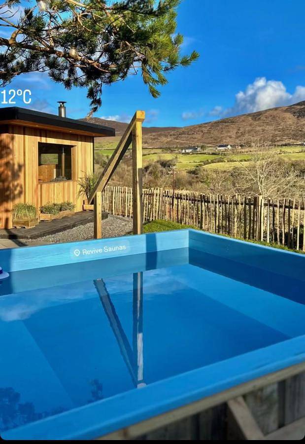 Lodge for 4 people, with sauna and garden as well as hot tub and terrace in Northern Ireland
