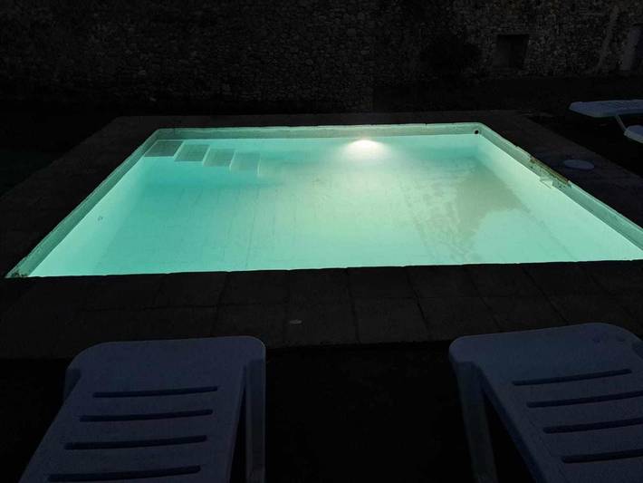 Gîte pour 13 personnes, avec vue ainsi que jardin et piscine, animaux acceptés à Navata - 3