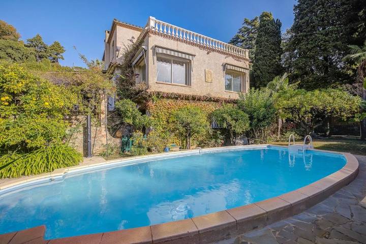 Villa voor 8 personen, with zwembad and terras as well as uitzicht in Cannes