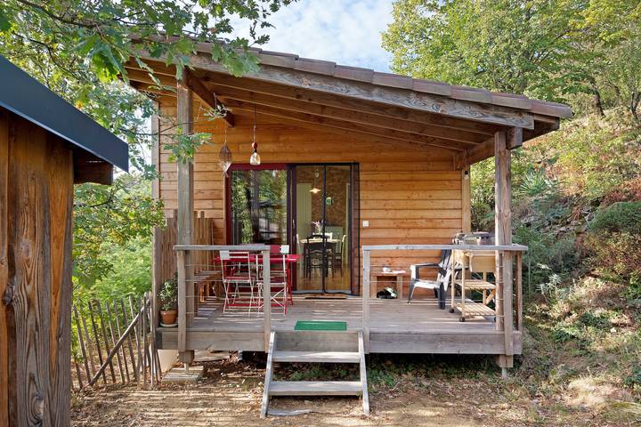 Holiday home 'Cabane de la Grande Ourse ' with mountain view and private garden in Banne, Cevennerna