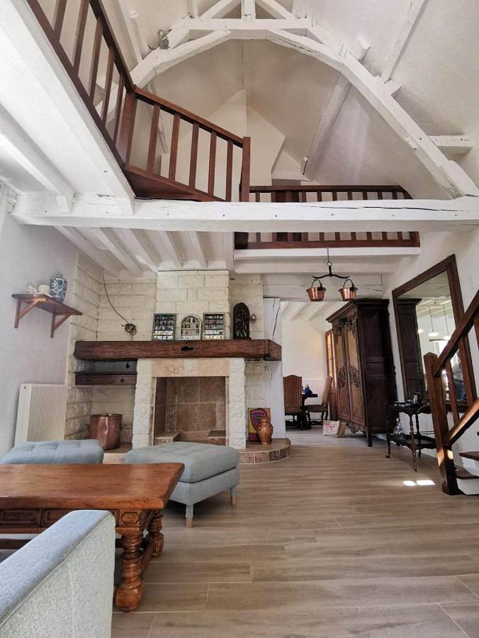 Location de vacances pour 6 personnes, avec terrasse et vue ainsi que jardin et piscine dans Saint-Jacques-des-Guérets