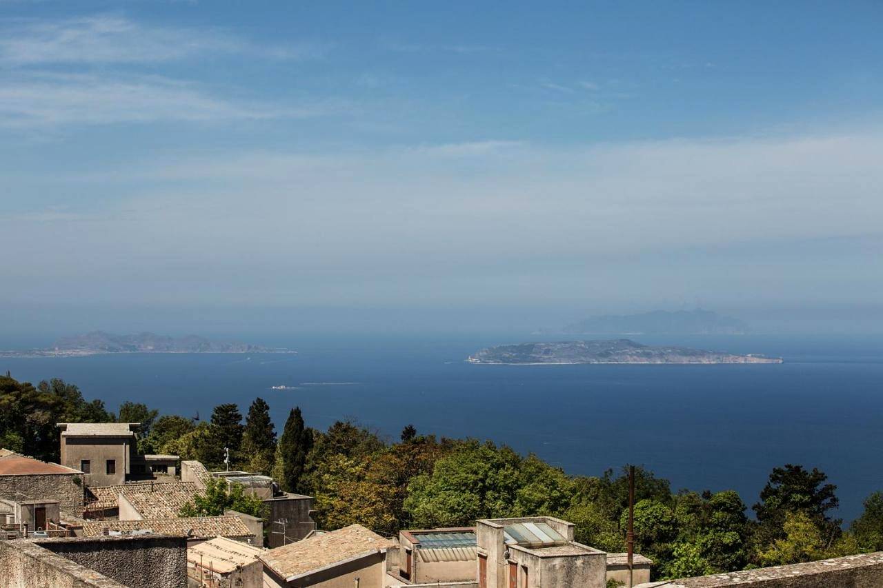 Small Double Room in Erice, Province de Trapani