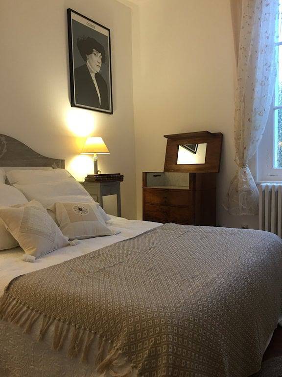 Chambre d'hôtes "il était une fois un jardin" - Chambre colette in Saint-Fargeau, Région d'Auxerre