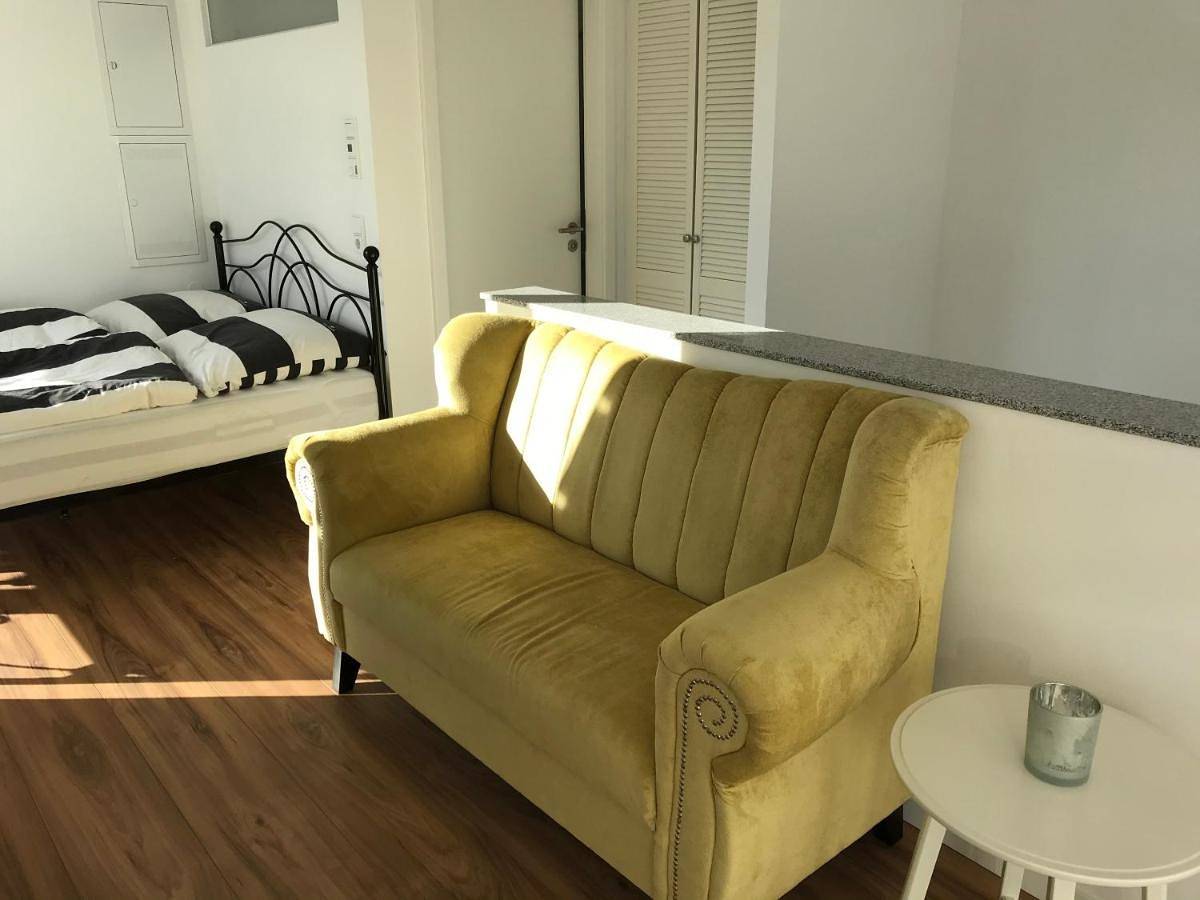 Ganze Wohnung, Attika Ferienwohnung in Freiburg -Gundelfingen mit großer Dachterrasse in Gundelfingen, Südschwarzwald