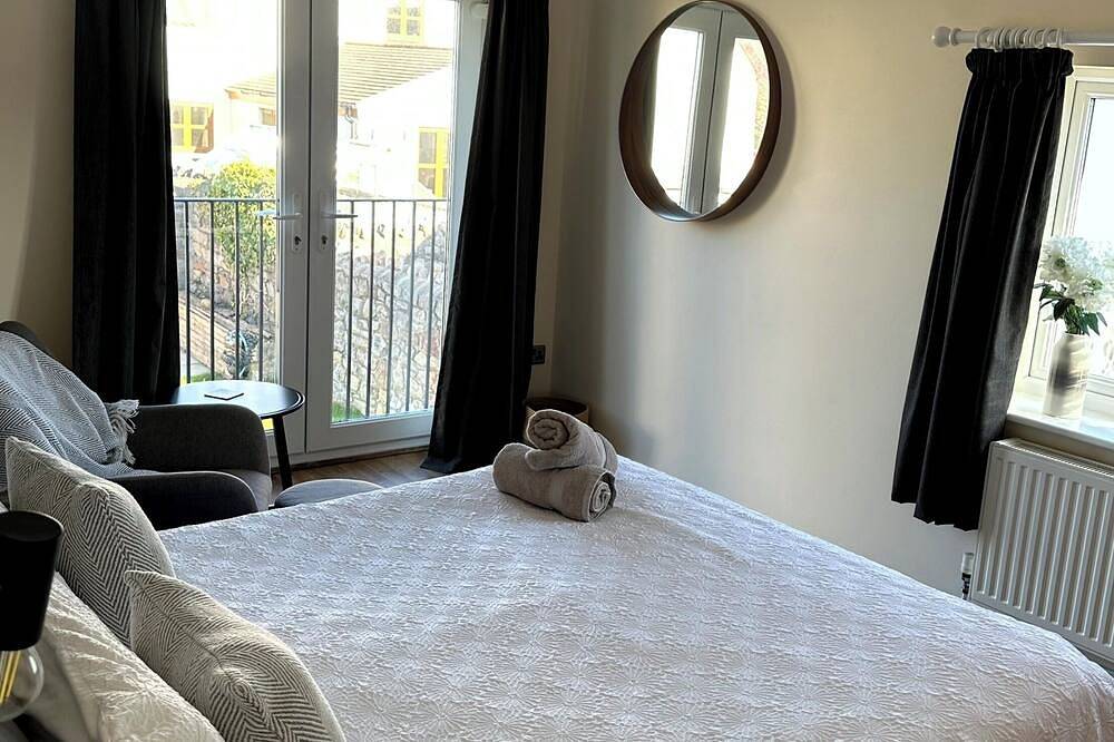 Oxwich View Cottage - short walk to Port Eynon beach and village amenities in Swansea region