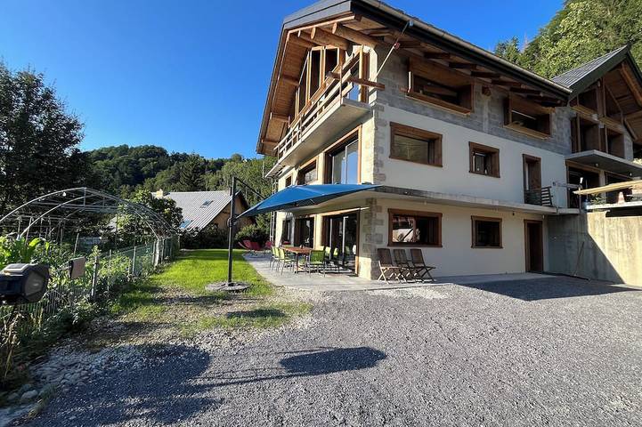 Gîte pour 6 personnes, avec jardin à Serraval
