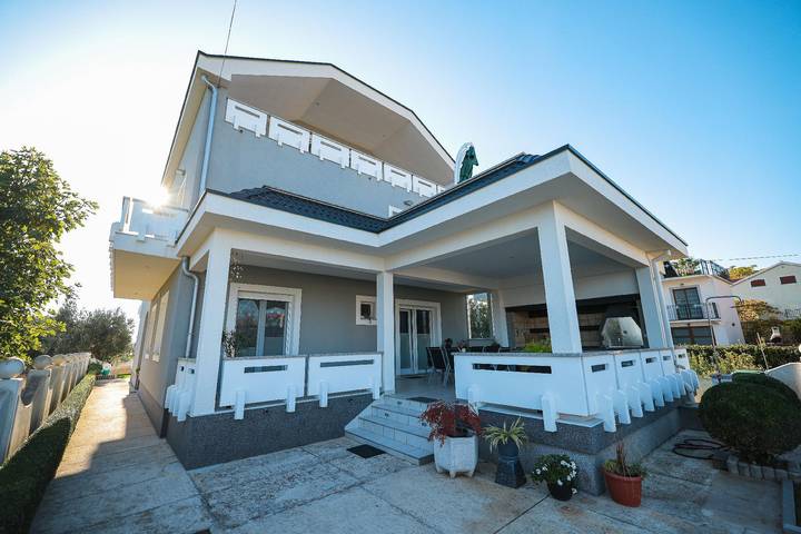 Ferienwohnung für 5 Personen, mit Garten und Balkon in Sukosan - 4