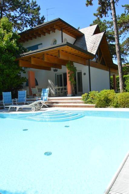 Ferienhaus für 7 Personen, mit Terrasse und Garten sowie Pool und Ausblick in Lignano Riviera