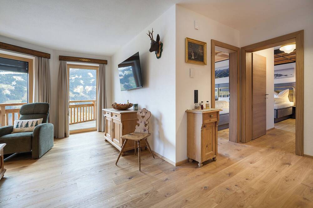 Ganze Wohnung, Ferienwohnung 'Bennis Dahuam' am Schwendberg/Hippach mit Top Panorama in Tuxer Alpen, Hippach