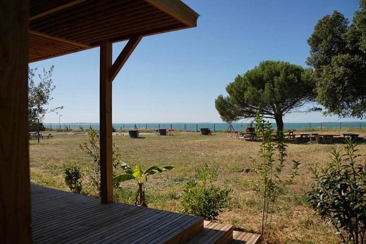 Location de vacances pour 2 personnes, avec piscine ainsi que jardin et jacuzzi à Angoulins - 2