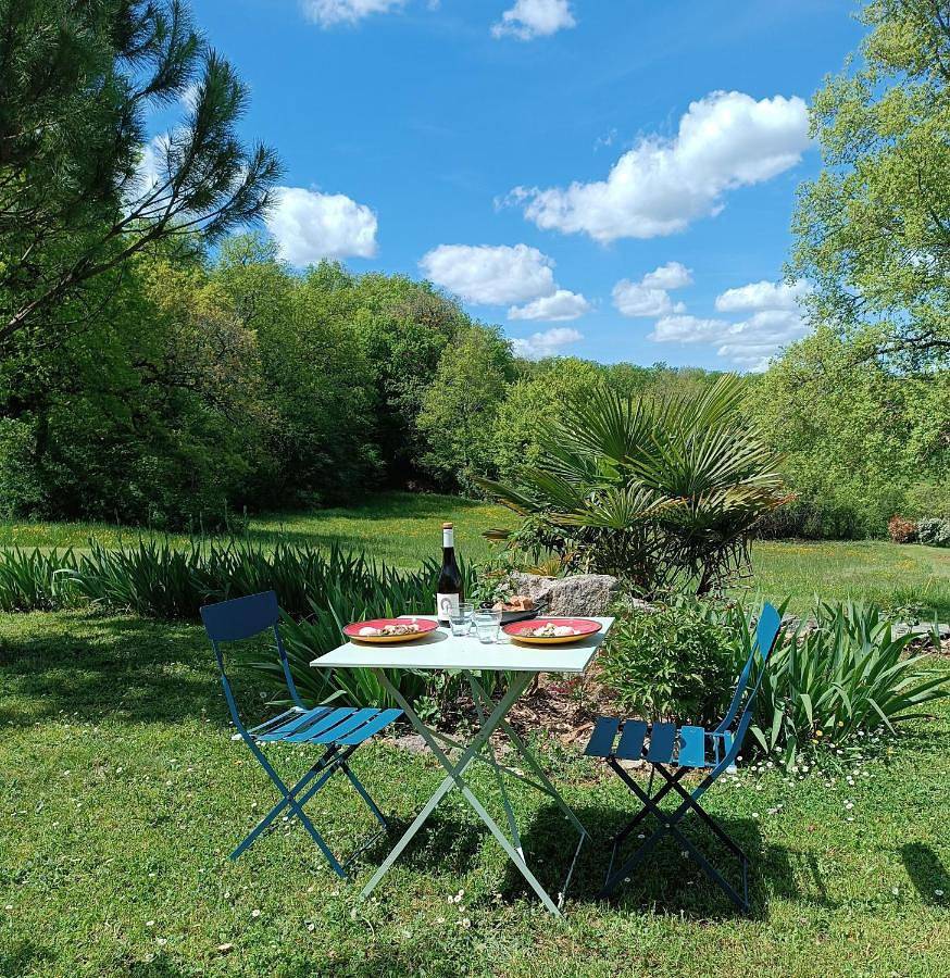 Une escale gourmande- Suite avec terrasse & dîner maison possible in Eyzerac, Périgord Vert