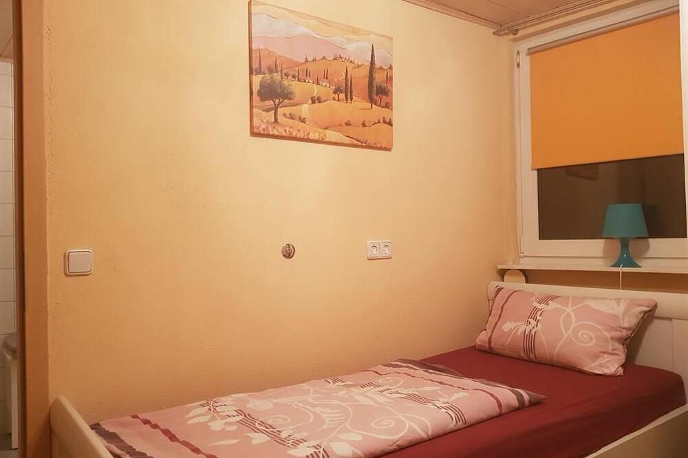Ganze Wohnung, Ferienwohnung Burgblick - 4-Bett-Ferienwohnung Dusche/Wc, Nichtraucher in Monreal, Osteifel