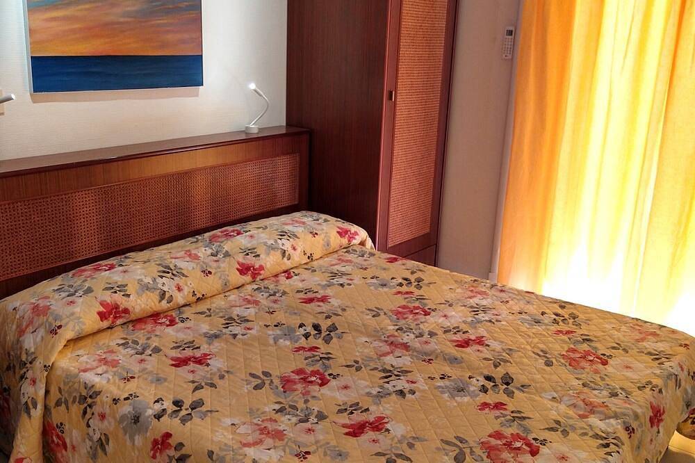 Appartement entier, The enchantment of the sea, all day long in Le Trayas, Saint-Raphaël