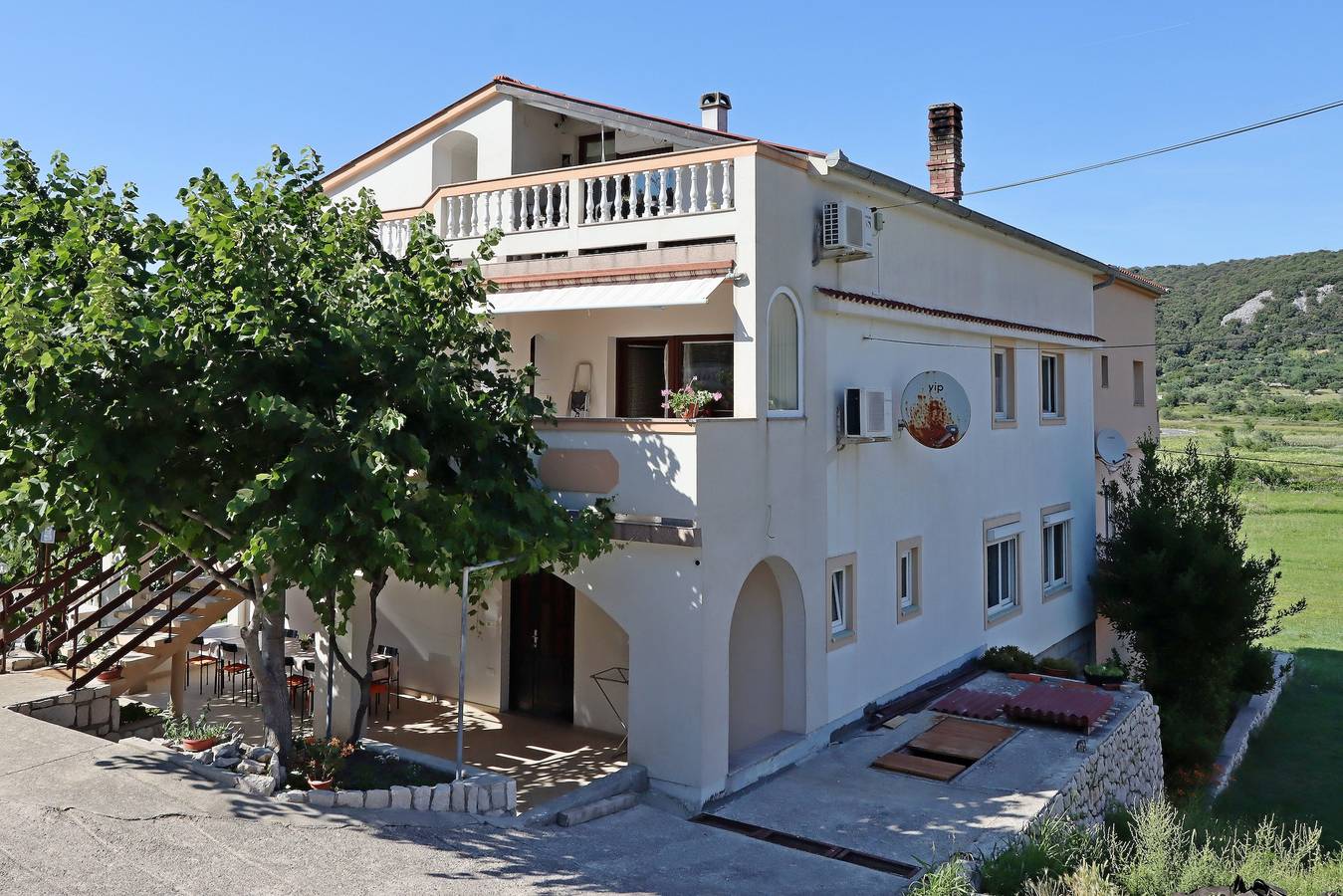 Ganze Wohnung, 3-Zimmer-Ferienwohnung mit Terrasse und Meerblick Supetarska Draga - Donja, Rab A-4966-a in Supetarska Draga, Rab