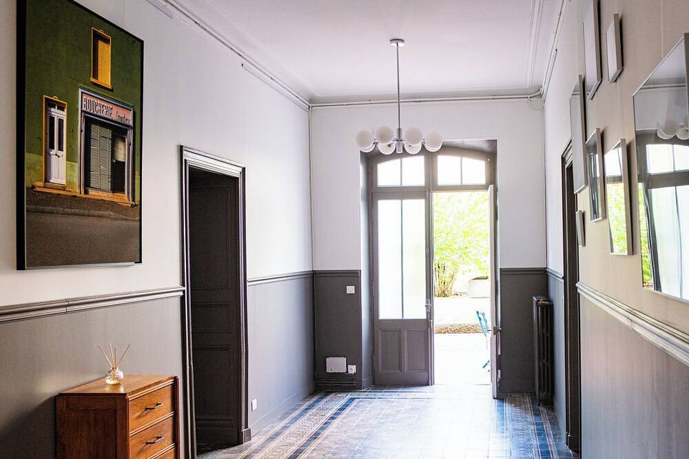 Large Maison Bourgeoise with garden in the heart of Surgères - sleeps 14. in Surgères, Rochefort und Umgebung