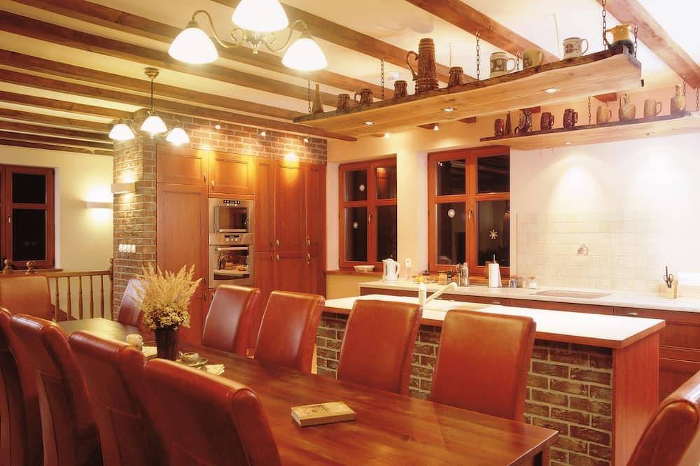 Ferienhaus mit Sauna, Bbq, Squash-Court und großem Garten in powiat krośnieński