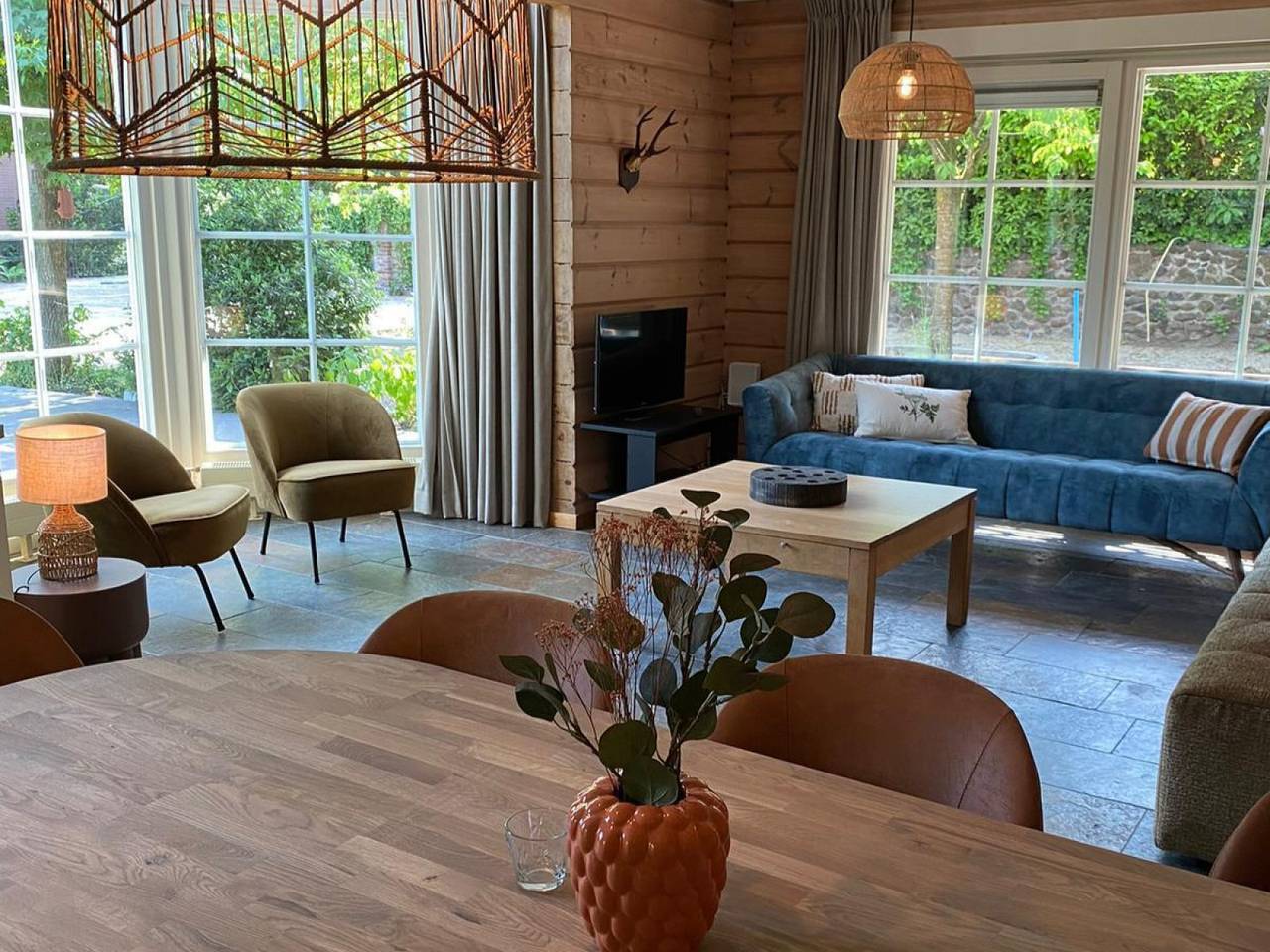 Luxury 8 person Finnish Chalet with sauna and large garden in the woods in Winterswijk in Winterswijk, Achterhoek