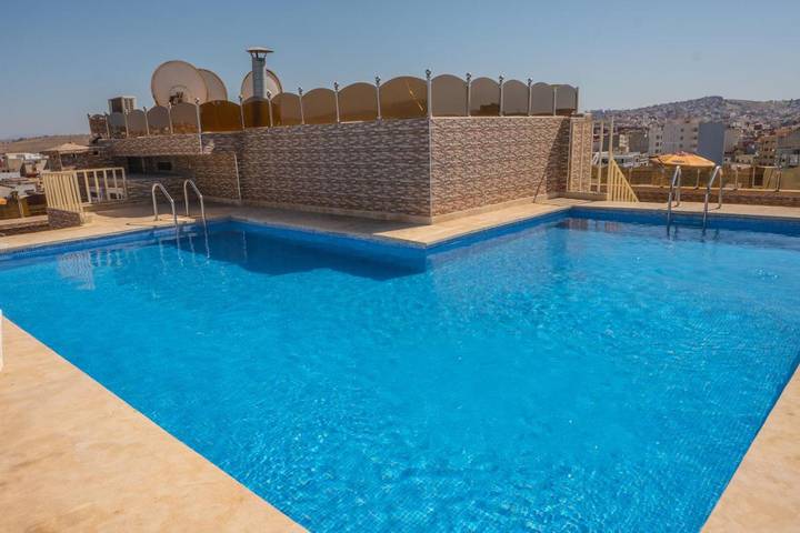 Appart’hôtel pour 6 personnes, avec terrasse ainsi que vue et piscine - 1