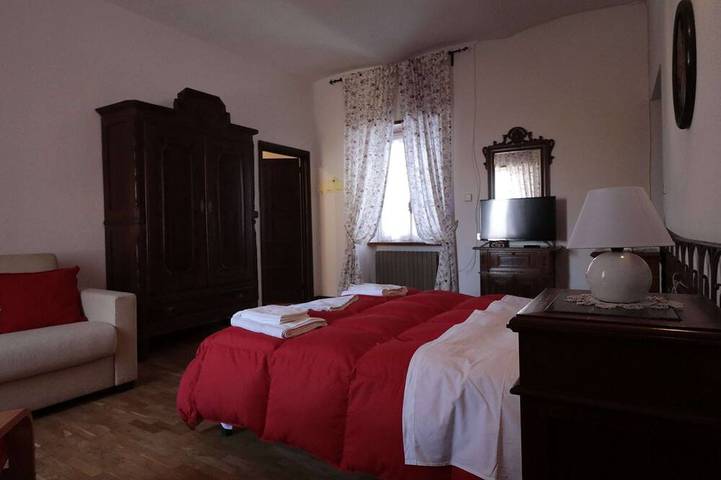 Casa del Prato tra vigneti, noccioleti e paesaggi mozzafiato in Roccaverano, Langhe