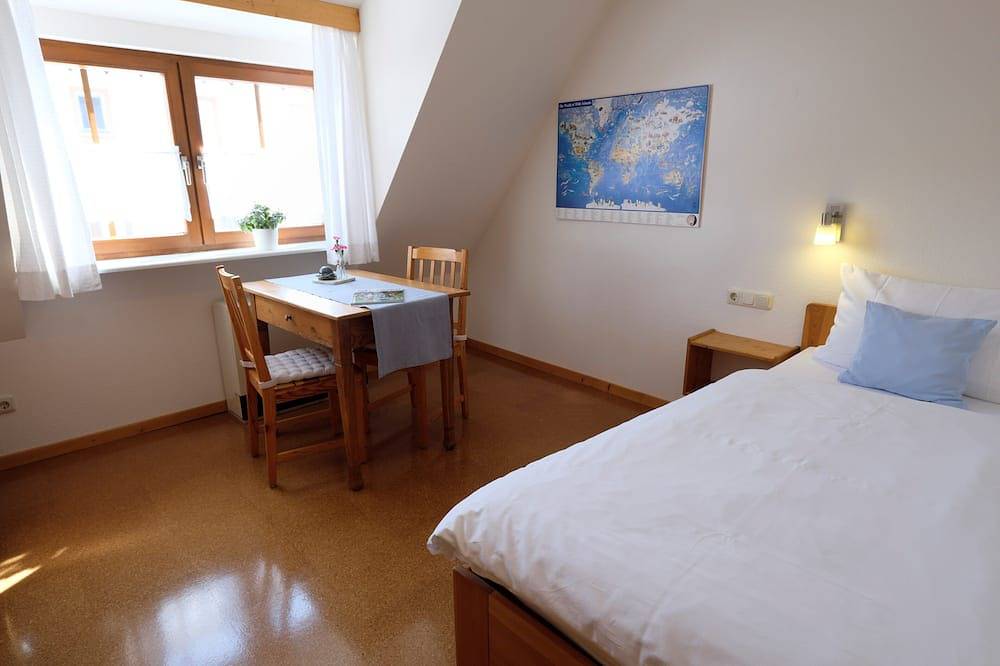 Ganze Wohnung, Helle Ferienwohnung (54 qm) für bis zu vier Personen mit kostenfreiem Wlan in Langlau, Pfofeld