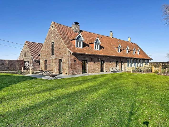 Location de vacances pour 14 personnes, avec jardin et vue, animaux acceptés à Hondschoote