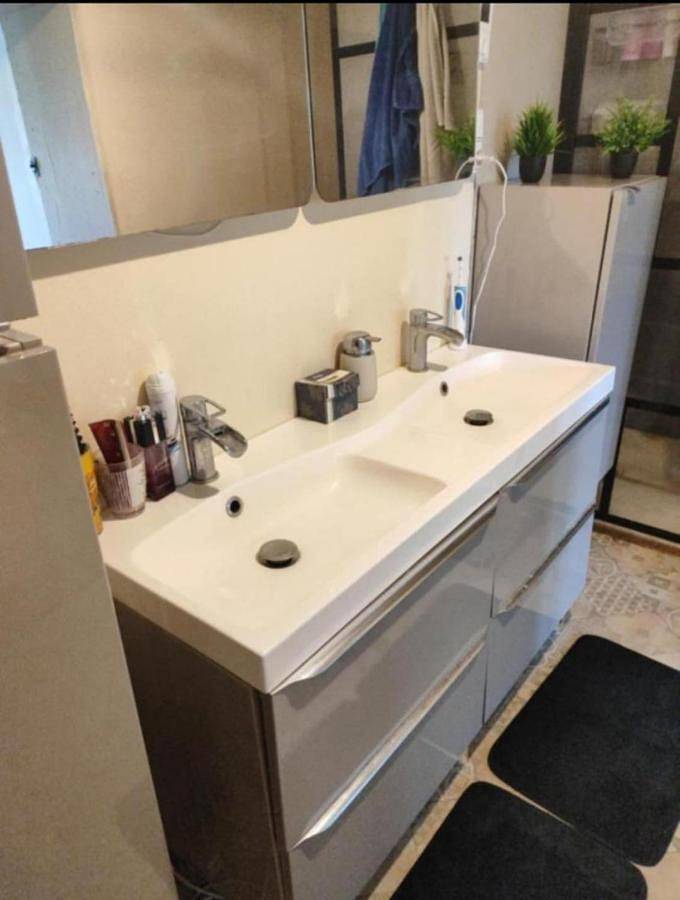 Gîte pour 3 personnes, avec jardin, adapté aux familles à Les Trois-Moutiers - 2