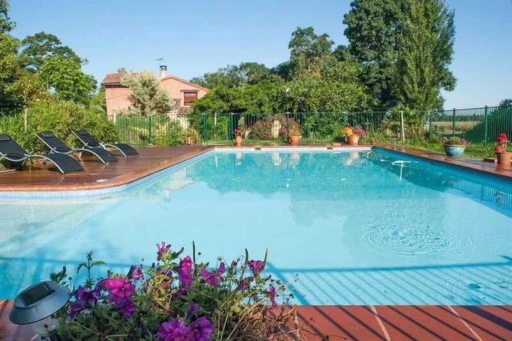 Location de vacances pour 5 personnes, avec jardin et piscine, animaux acceptés à Poucharramet
