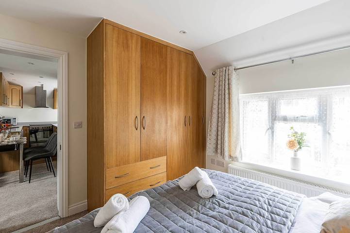 Appartement entier, Beautifully presented 3 bedroom apartment, walking distance to University,Tesco in Guildford, Surrey