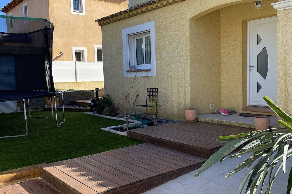 Charming house bathed in sunshine between sea, countryside in the middle of vineyards in Pierrefeu-du-Var, Region de Toulon