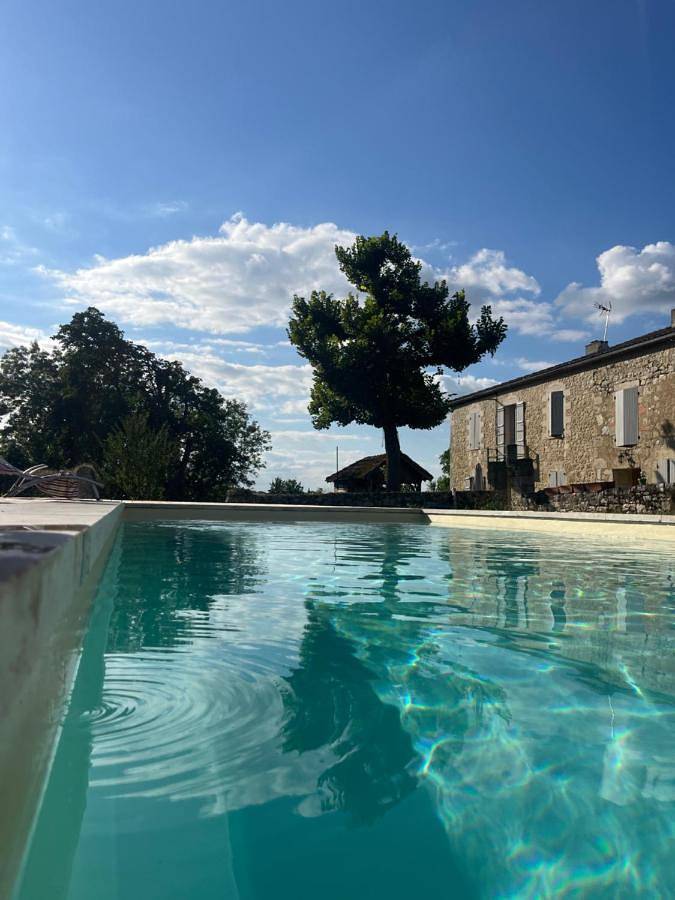 Gîte pour 2 personnes, avec piscine ainsi que vue et jardin à L'Isle-Bouzon