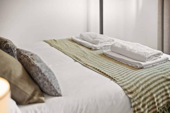 Stylish home I sleeps 8 I free parking in Thorpe Park, Surrey
