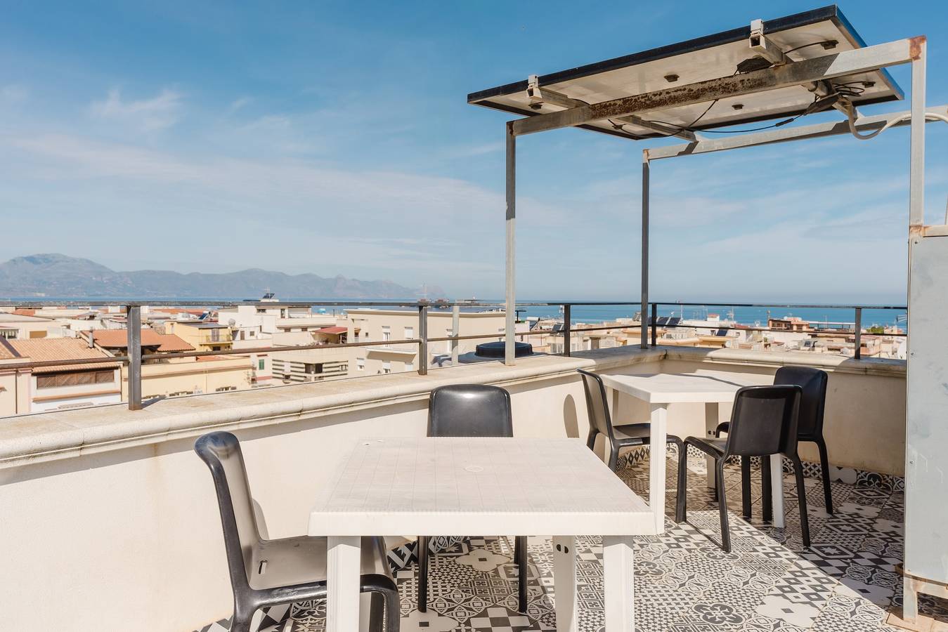 Appartement entier, Appartement 'Disiu Case Vacanza - Balestrate' avec terrasse partagée, Wi-Fi et climatisation in Balestrate, Province de Palerme
