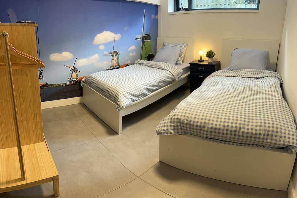 Entire apartment, Pakhuis Behind near Amsterdam & Zaanse Schans in Wormerveer, Dutch Coast