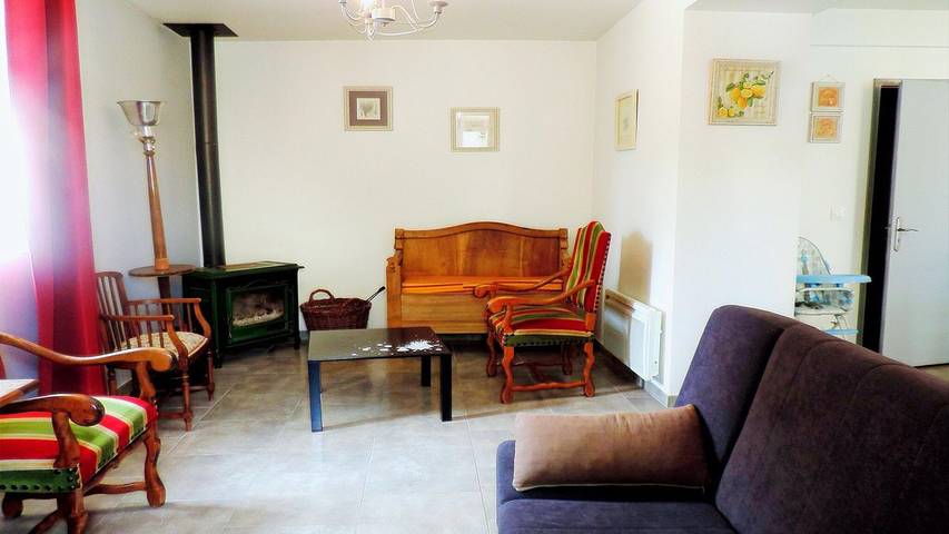 Location de vacances pour 8 personnes, avec piscine et jardin à Les Assions - 2